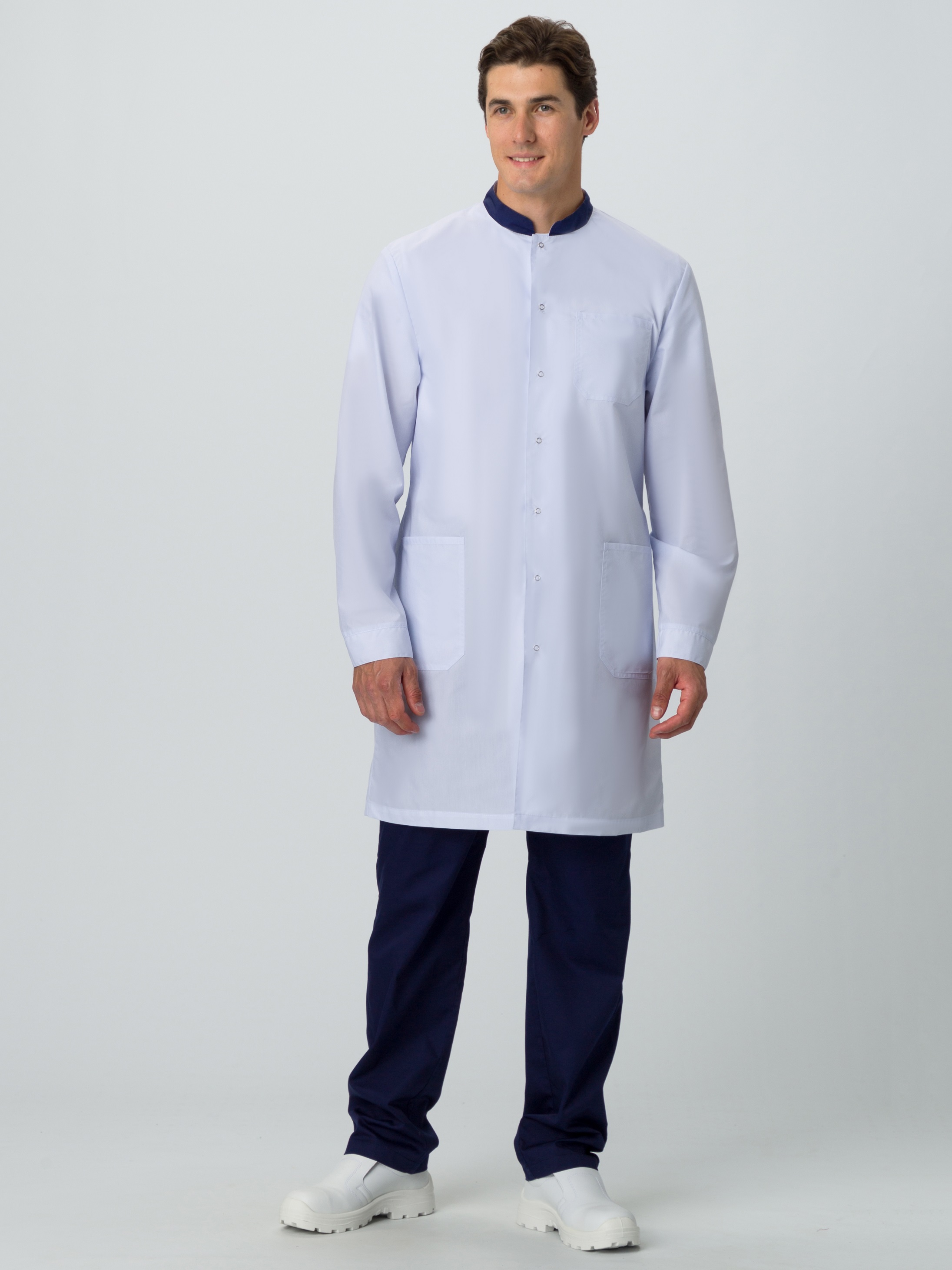 Халат мужской MedLine Марк (тк.Смесовая,120), белый/т.синий